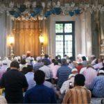 Namaz Kılan Kişinin Önünden Geçme Mesafesi Kaç Metredir?